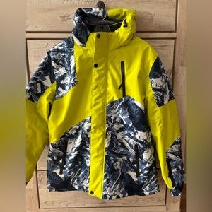 Brand new, never worn!
Yellow and Blue Patterned Jacket
T 11